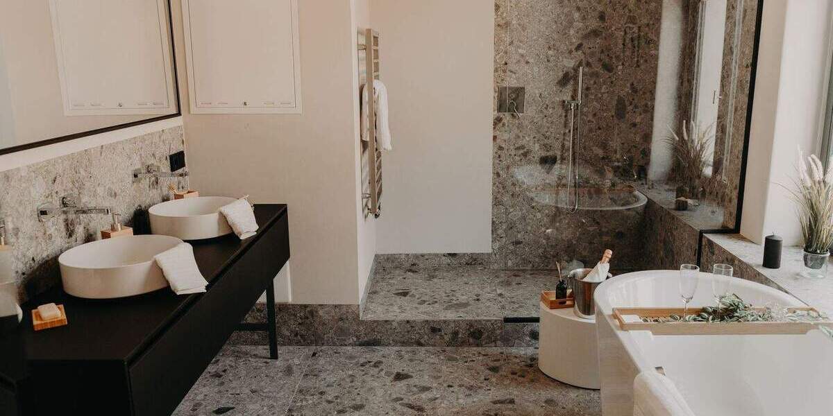 LUXURIÖS SANIERTE ALTBAUETAGE MIT BALKON IM INNEREN ÖSTLICHEN RING 5 zimmer