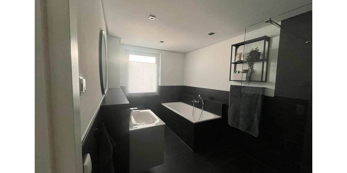 Moderne, lichtdurchflutete 4-Zimmer Wohnung mit Südbalkon 4 zimmer