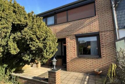 Helmstedt - Gemütliches Reihenmittelhaus (Hof, Garten, Garage) 5 zimmer