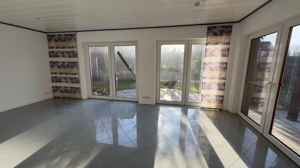 Haus mit moderner Küche, Kamin und bodentiefen Fenstern – sofort bezugsfertig! 6 zimmer