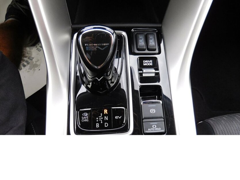 Eclipse Cross PLUG-IN Benzin/Elektro HYBRID Navi