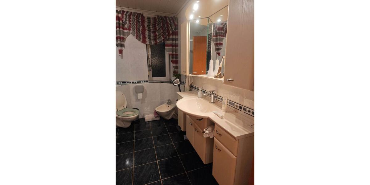 Erdgeschoßwohnung Wolfsburg Ehmen - 7 Zimmer, 200 m&sup2;, 1.250&euro; | Angebot:26154415