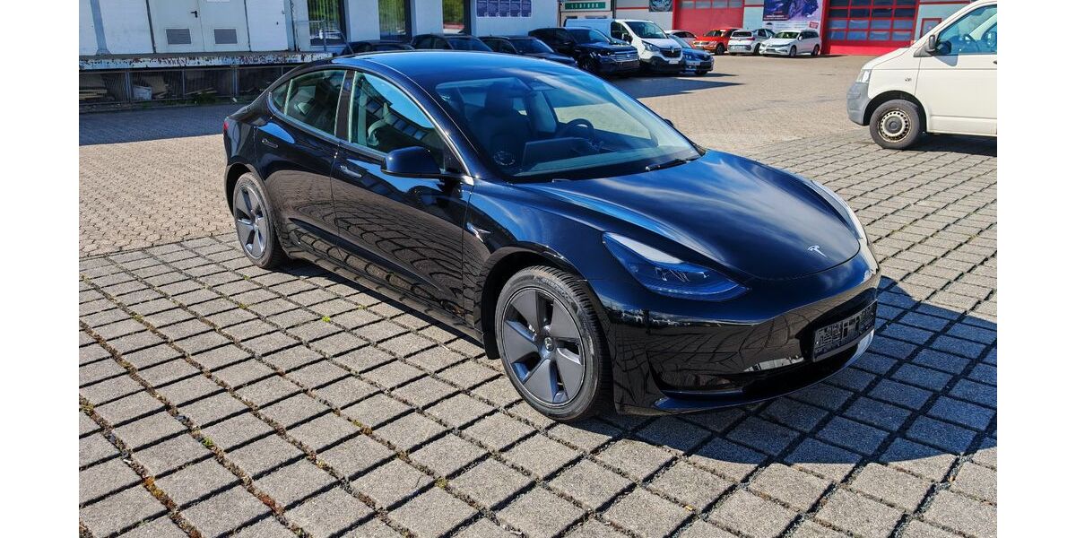 Tesla Model 3 35.664 km 28.970 &euro; Braunschweig 38112