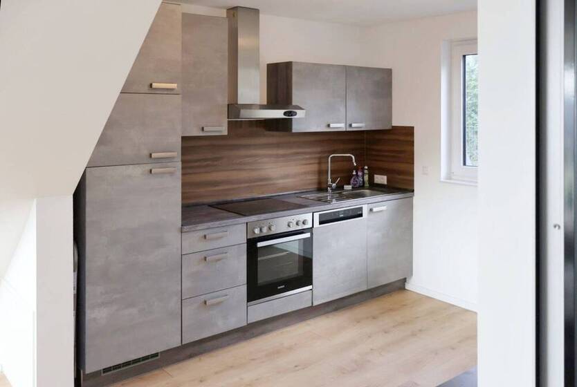Modernes Ferientraumhaus am Bernsteinsee: Neubau-Doppelhaushälfte mit Luxusausstattung