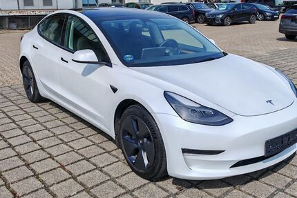 Tesla Model 3 103.224 km 25.970 &euro; Braunschweig 38112