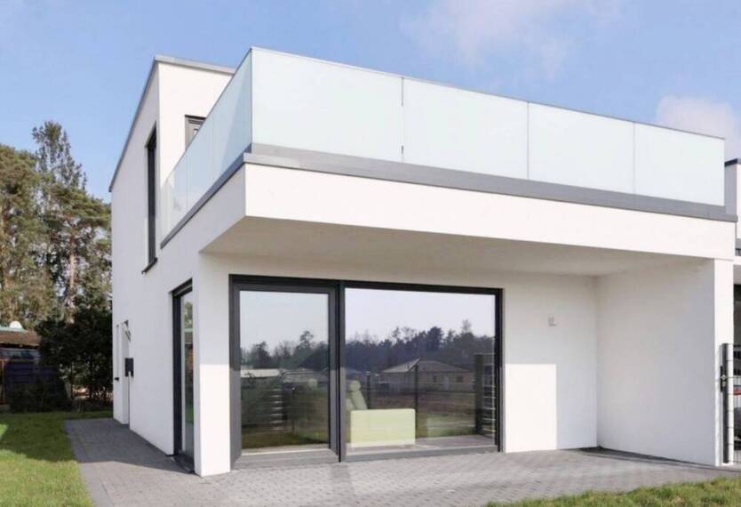 Modernes Ferientraumhaus am Bernsteinsee: Neubau-Doppelhaushälfte mit Luxusausstattung