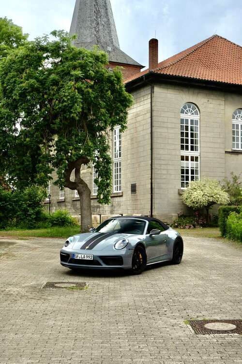 992