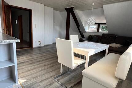 Helle, geräumige, ruhige 4 - Zimmer DG Wohnung 4 zimmer