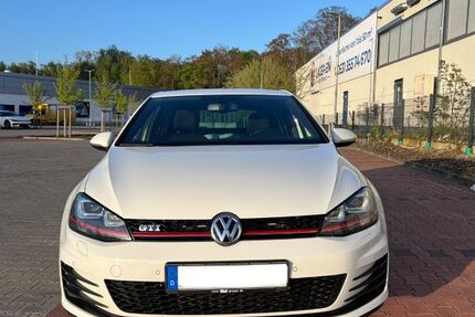 VW Golf 142.000 km 13.990 &euro; Braunschweig 38106