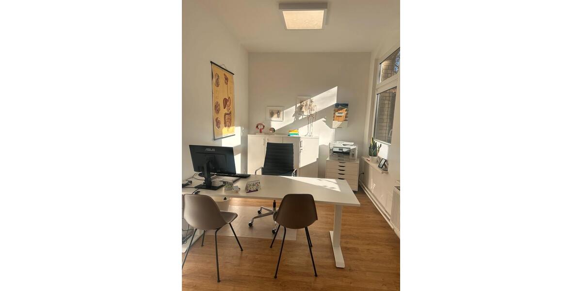 Praxisraum (22qm) inkl. großem Wartebereich ab 01.04.2026 zimmer