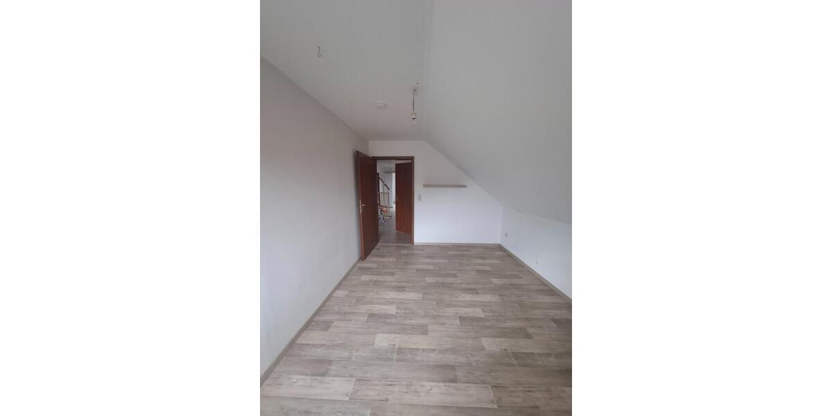 Dachgeschoßwohnung Barwedel - 3 Zimmer, 95 m&sup2;, 795&euro; | Angebot:26610278