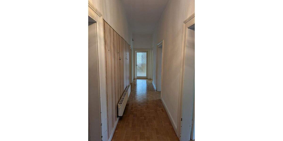 Innenstadtnahe 5-Zimmer Altbau Wohnung im 2. OG mit Balkon, Stuck und Parkett - Provisionsfrei 5 zimmer