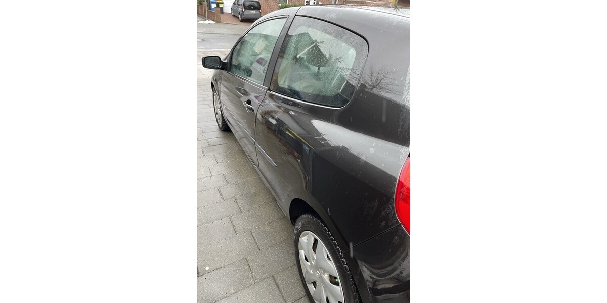 Renault Clio 144.853 km 2.300 &euro; Braunschweig 38100