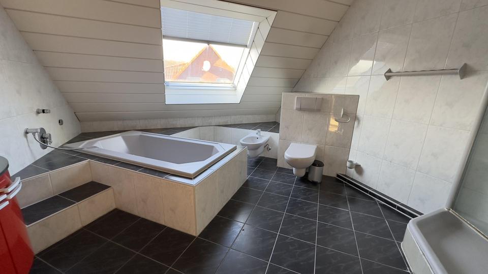 Haus mit moderner Küche, Kamin und bodentiefen Fenstern – sofort bezugsfertig! 6 zimmer