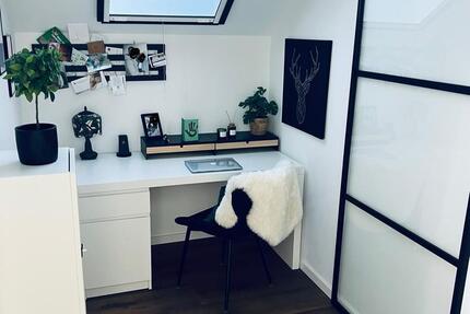 Moderne und lichtdurchflutete Dachgeschosswohnung 3 zimmer