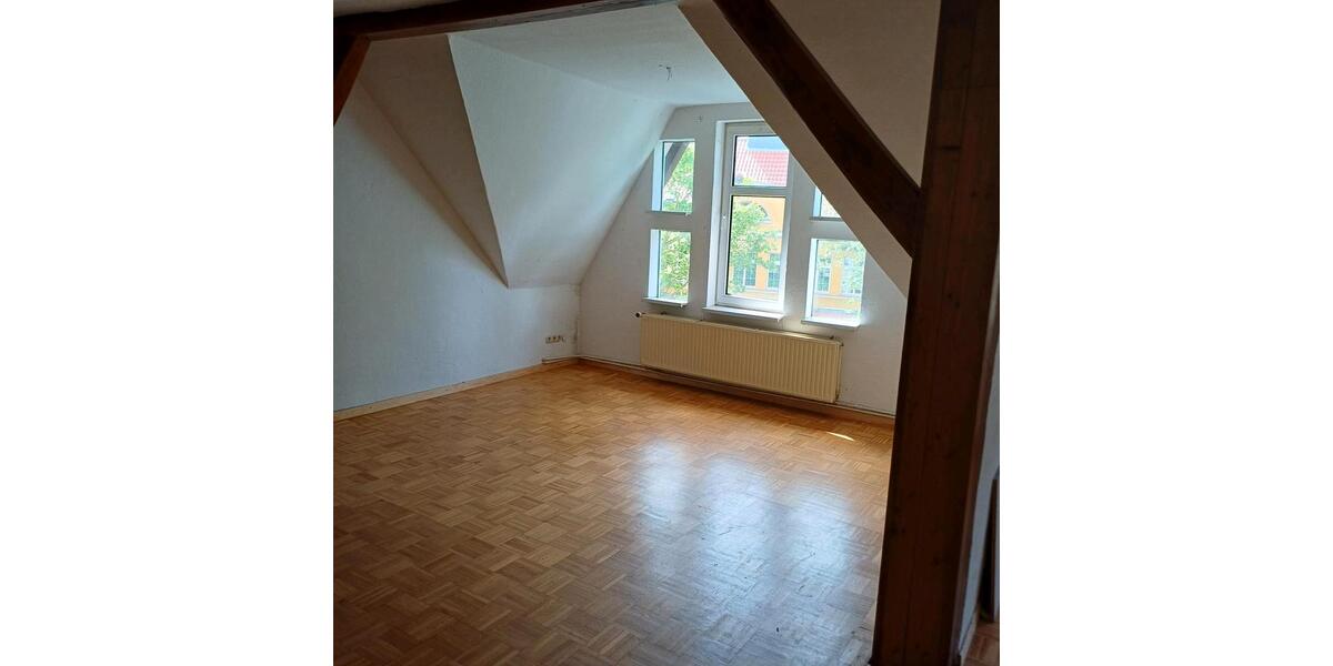 Dachgeschoßwohnung Helmstedt - 4 Zimmer, 120 m&sup2;, 490&euro; | Angebot:25308576