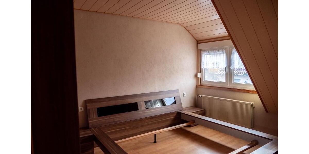 Doppelhaushälfte Wolsdorf - 7 Zimmer, 170 m&sup2;, 235.000&euro; | Angebot:26442480
