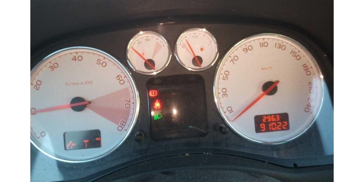 Peugeot 307 CC 91.000 km 4.200 € Helmstedt 38350