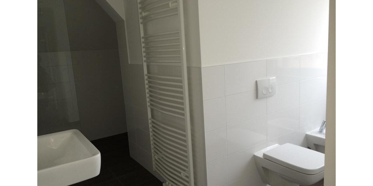 Helle 2,5Zi DG-Whg mit Blick über den Dächern der Stadt v. Privat 2.5 zimmer