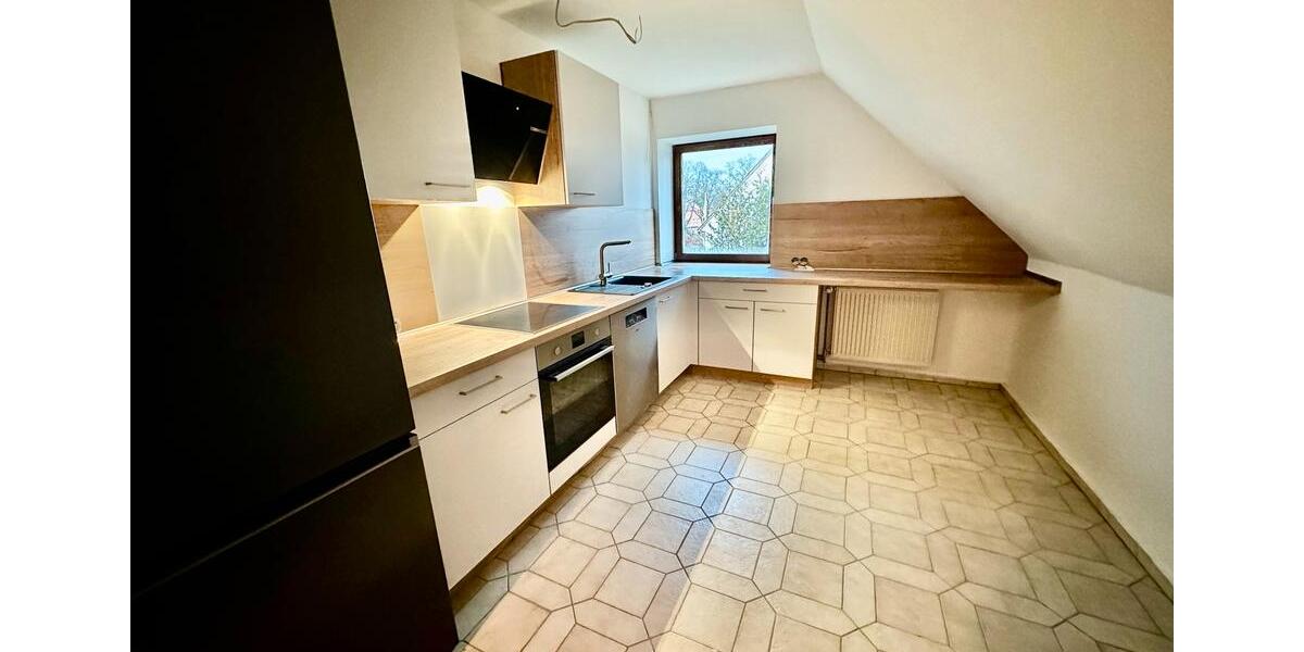 Dachgeschoßwohnung Sassenburg - 3 Zimmer, 85 m&sup2;, 850&euro; | Angebot:23835672