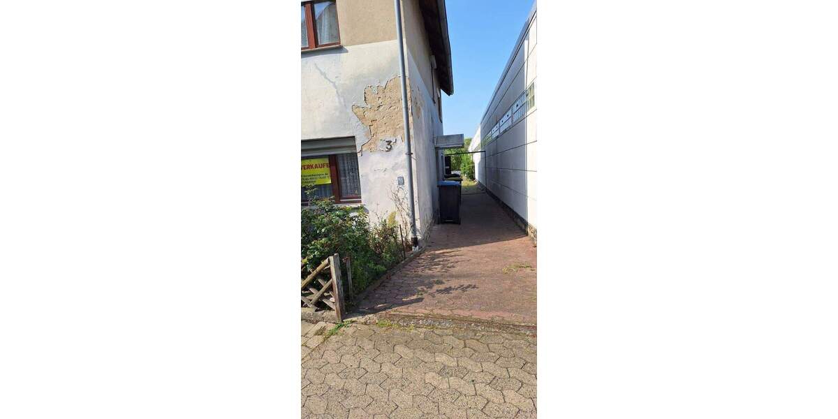 Stark sanierungsbedürftiges 1-FH in BraunschweigBroitzem m. schmalen aber sehr schönem GrundstückGarten inkl. Anbau u. Garagen 4 zimmer