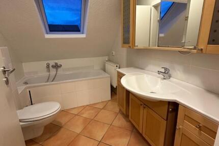 Weyhausen - Modernisierte 4-Zimmer Wohnung im DG eines Zweifamilienhauses 4 zimmer