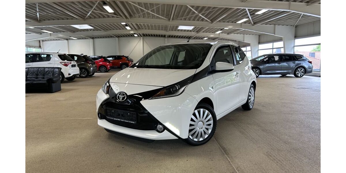 Toyota Aygo (X) 74.262 km 8.480 &euro; Sassenburg / Neudorf- Pl 38524