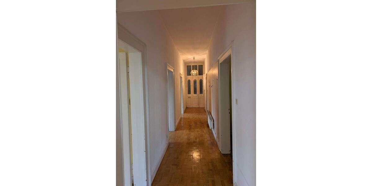 Innenstadtnahe 5-Zimmer Altbau Wohnung im 2. OG mit Balkon, Stuck und Parkett - Provisionsfrei 5 zimmer