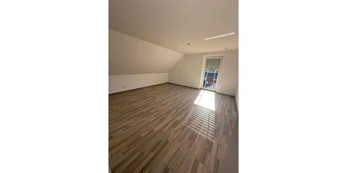 Dachgeschoßwohnung Jembke - 4 Zimmer, 100 m&sup2;, 1.200&euro; | Angebot:26419489