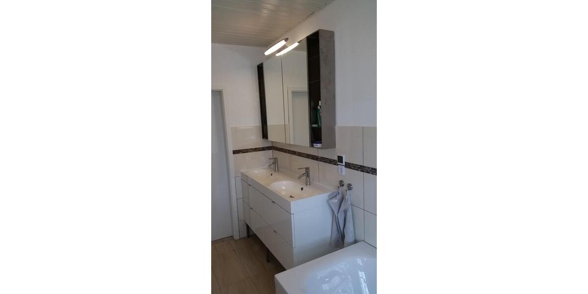 Hochparterre Wesendorf - 4 Zimmer, 116 m&sup2;, 1.040&euro; | Angebot:25933161