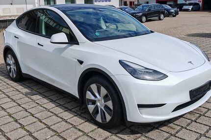 Tesla Model Y 139.398 km 27.970 &euro; Braunschweig 38112