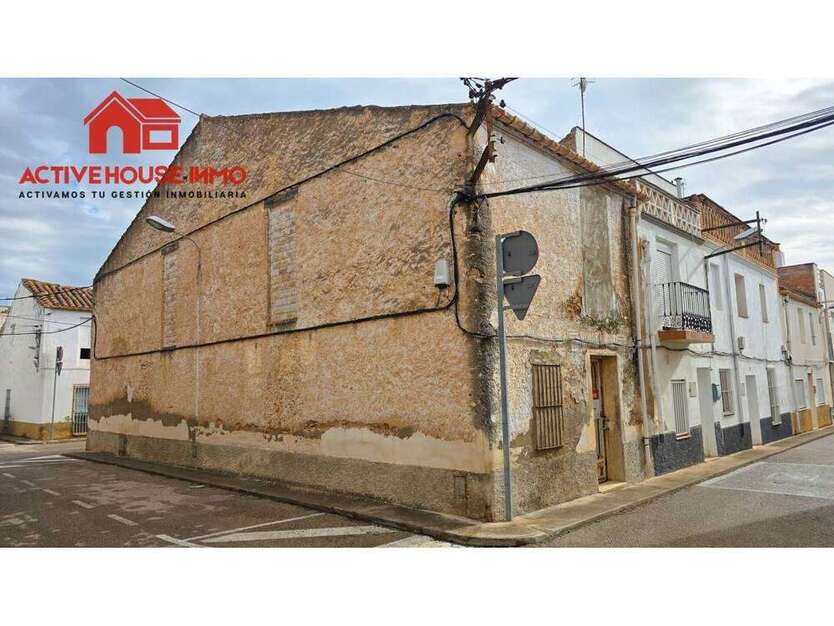 Haus zum Kaufen in Santa Bàrbara 26.000 € 186 m²