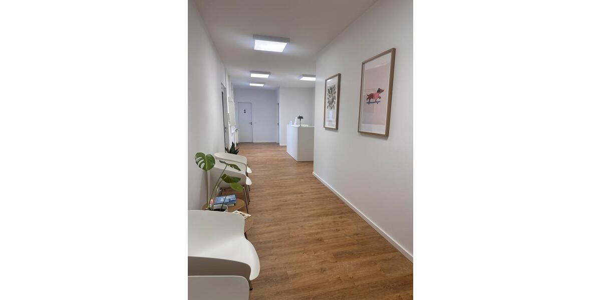 Praxisraum (22qm) inkl. großem Wartebereich ab 01.04.2026 zimmer