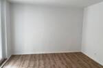 **Frisch renoviert** Zentrale Lage, 2 Zimmer, Balkon, guter Schnitt, Aufzug, Stellplatz