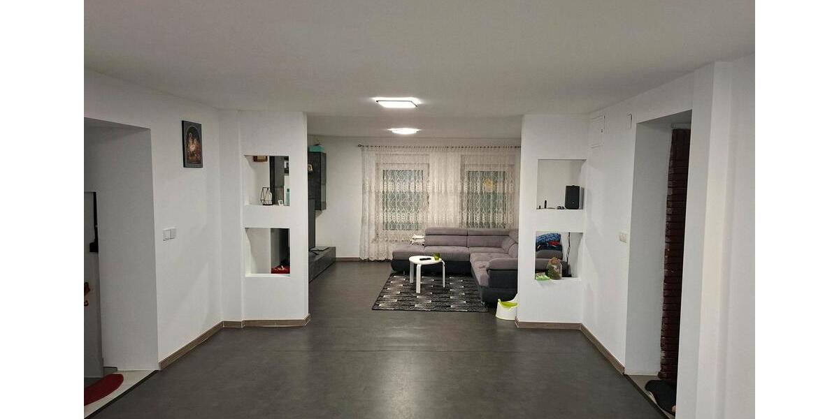 Erdgeschoßwohnung Oebisfelde-Weferlingen Weferlingen - 5 Zimmer, 135 m&sup2;, 260.000&euro; | Angebot:23712365