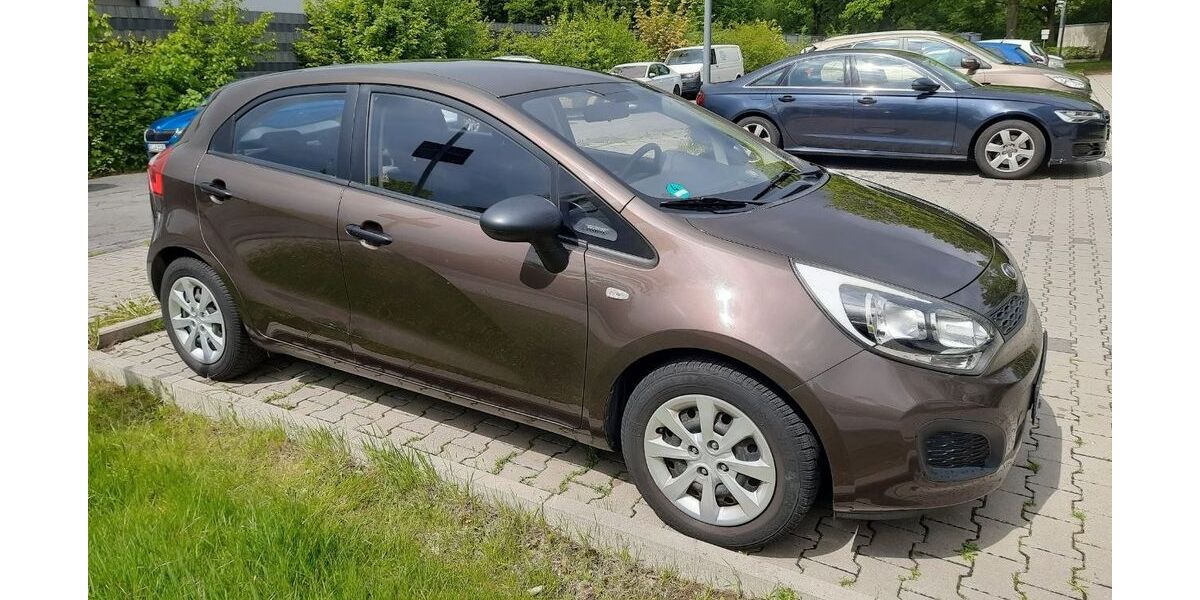 Kia Rio 111.778 km 4.600 &euro; Wolfsburg 38444
