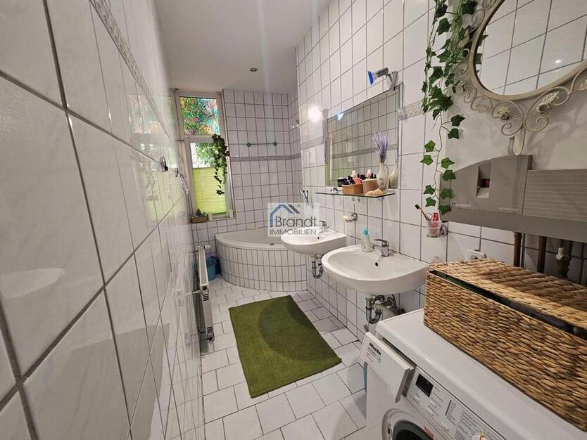 AltbauWohnung in bester Lage in Braunschweig östliches Ringgebiet mit Kamin und Balkon.