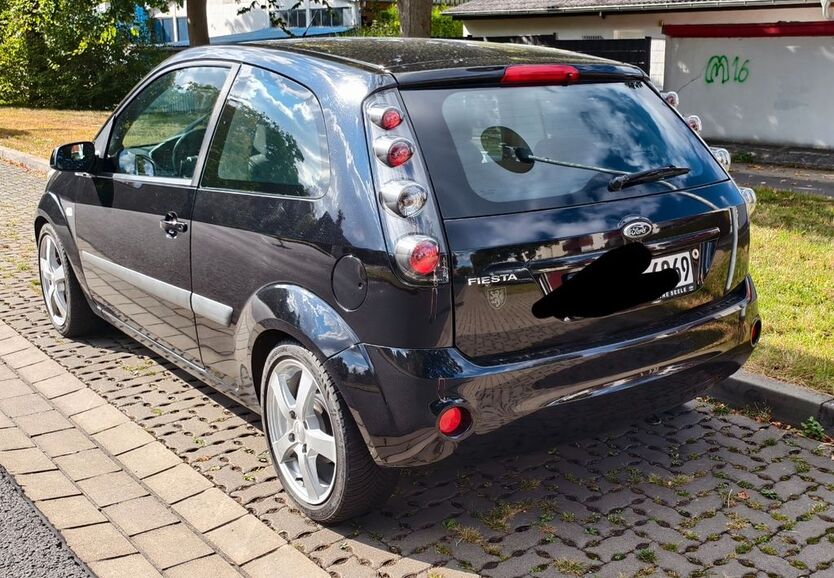 Ford Fiesta 106.000 km 2.500 € Wolfenbüttel 38304