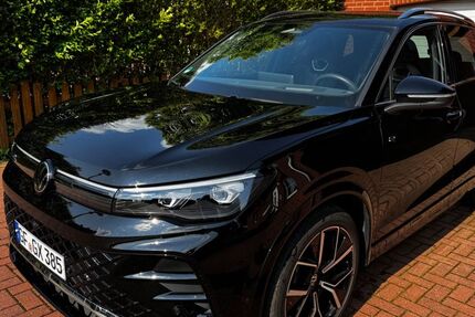 VW Tiguan 23.500 km 44.400 € Calberlah 38547