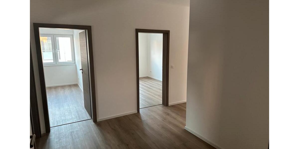 Etagenwohnung Rühen - 3 Zimmer, 100 m&sup2;, 1.000&euro; | Angebot:25352633