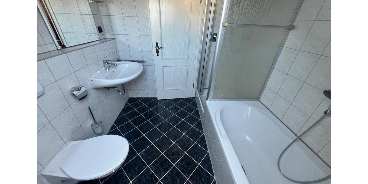 Etagenwohnung Wolfsburg - 4 Zimmer, 107 m&sup2;, 890&euro; | Angebot:26255723