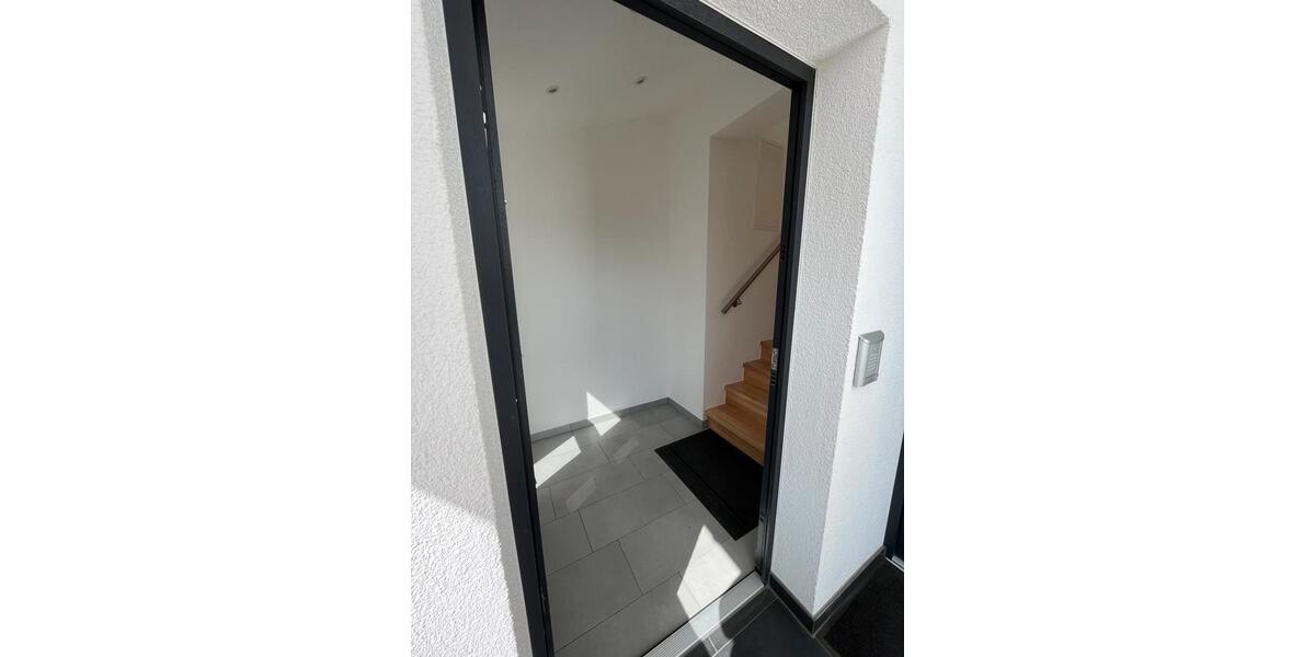 Etagenwohnung Schwülper - 3 Zimmer, 120 m&sup2;, 1.200&euro; | Angebot:26327337
