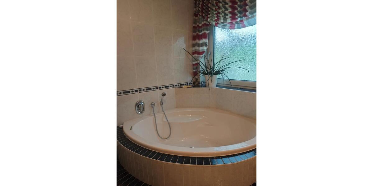 Erdgeschoßwohnung Wolfsburg Ehmen - 7 Zimmer, 200 m&sup2;, 1.250&euro; | Angebot:26154415