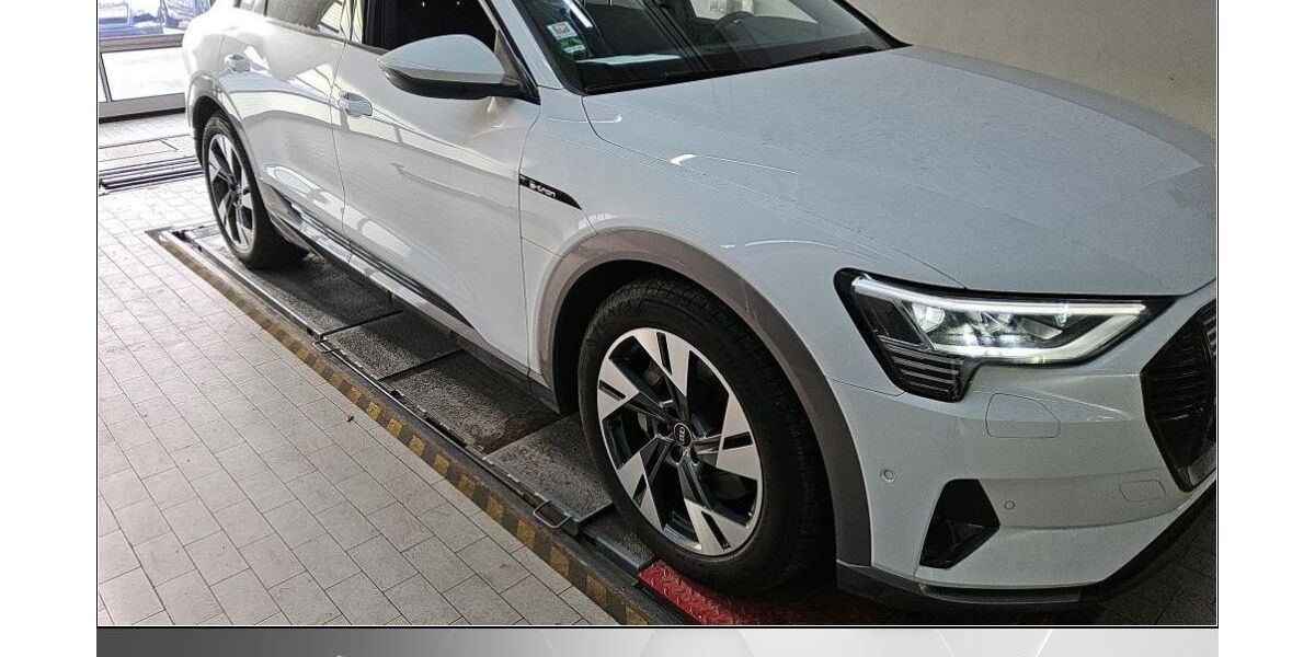 Audi e-tron 59.986 km 36.970 &euro; Helmstedt 38350