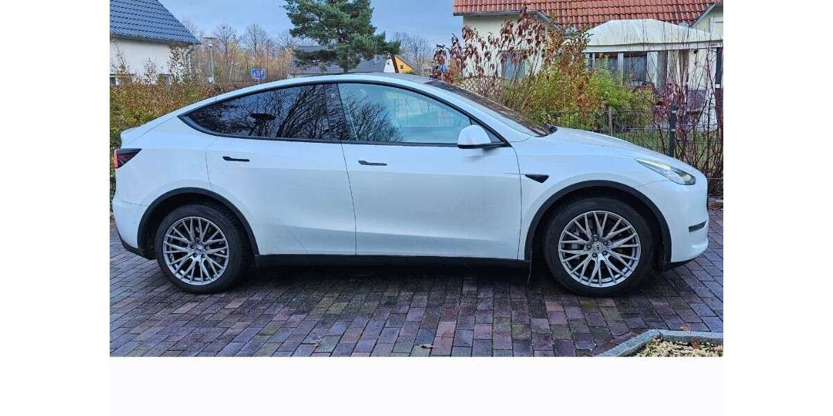 Tesla Model Y 24.500 km 34.900 € Braunschweig 38126