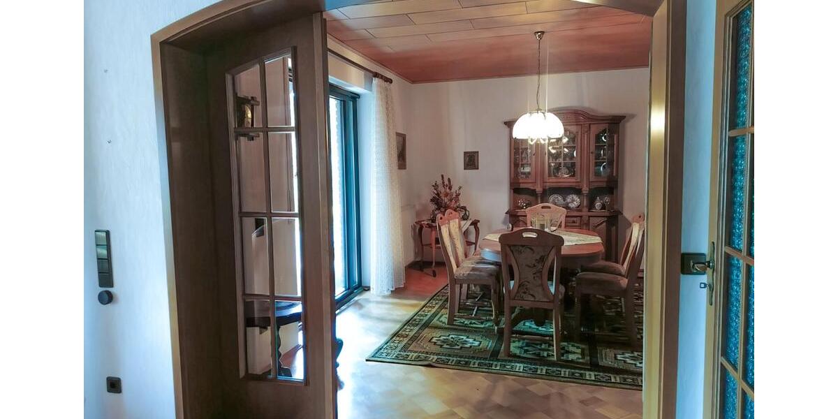 Attraktives Klinkerhaus in idealer Lage 6 zimmer