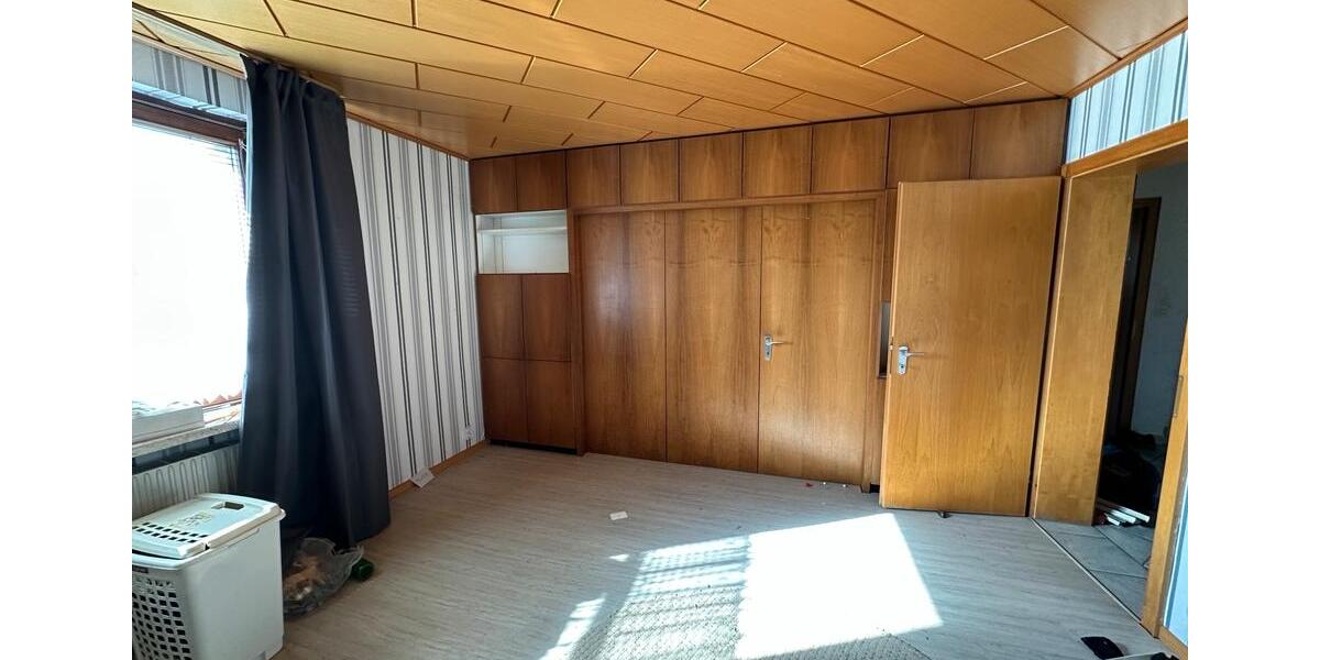 Einfamilienhaus Isenbüttel - 8 Zimmer, 250 m&sup2;, 350.000&euro; | Angebot:25903958