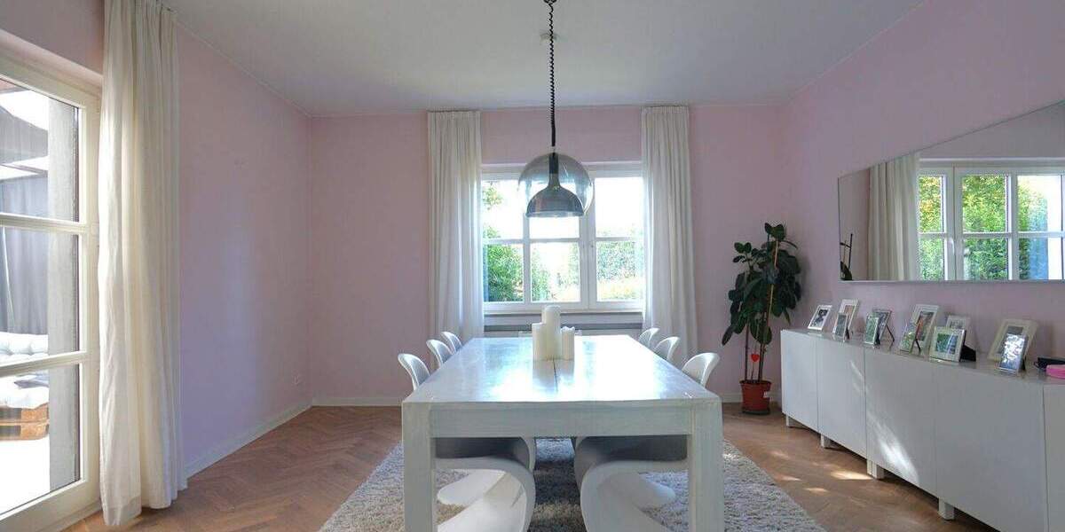 Charmantes Einfamilienhaus auf parkähnlichem Grundstück mit altem Baumbestand 7 zimmer