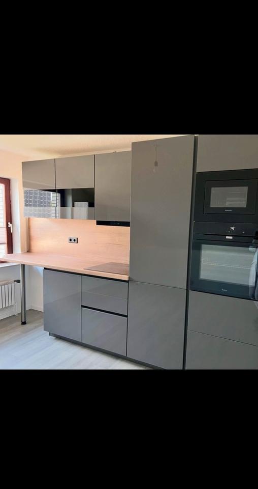 Helle frische renovierte 2-Zimmer Wohnung mit EBK, Carport Garten