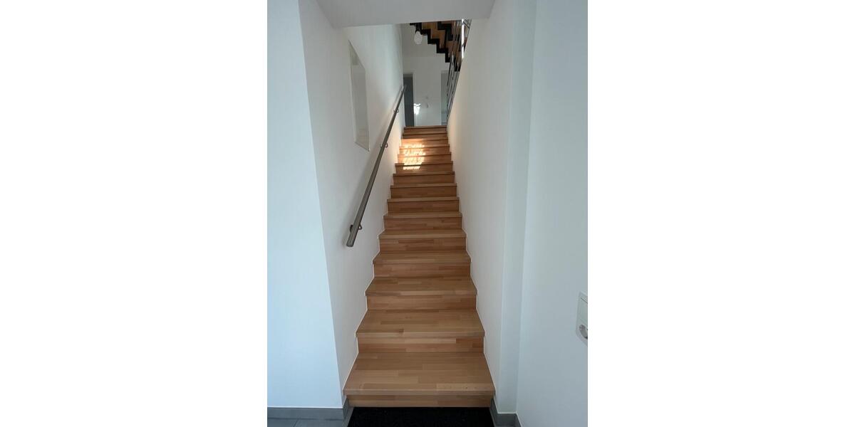 Etagenwohnung Schwülper - 3 Zimmer, 120 m&sup2;, 1.200&euro; | Angebot:26327337
